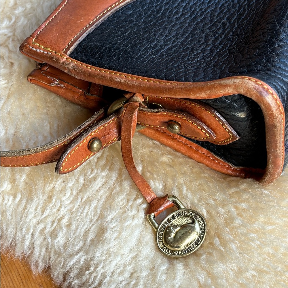 Vintage Dooney & Bourke Pebbled Leather Bag - Picture 4 of 15